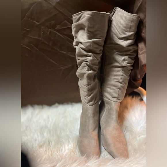 WORN ONCE - Good Quality Below Knee Pink Suede Stylish Dress Boots Size 6 Women - Picture 4 of 7